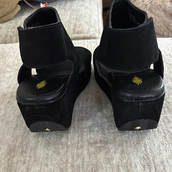 Volatile Black Mules Comfortable Textured Clogs - Picture 9 of 9